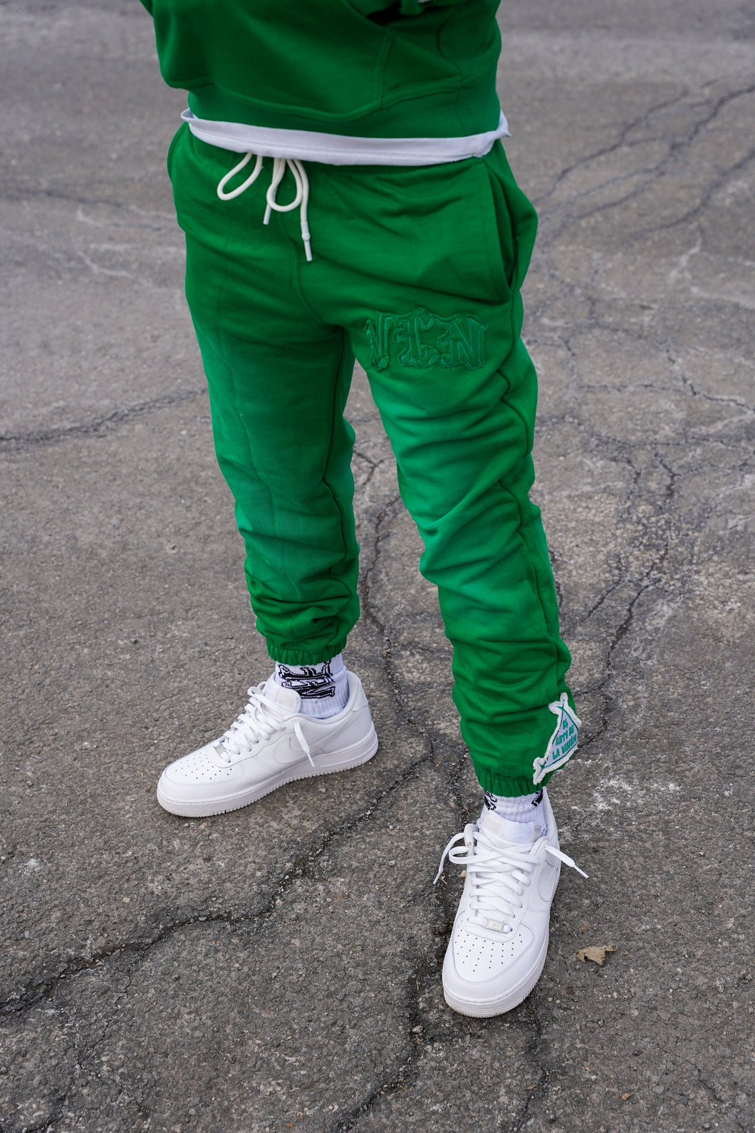 DISTRESSED PANTS ‘GREEN’