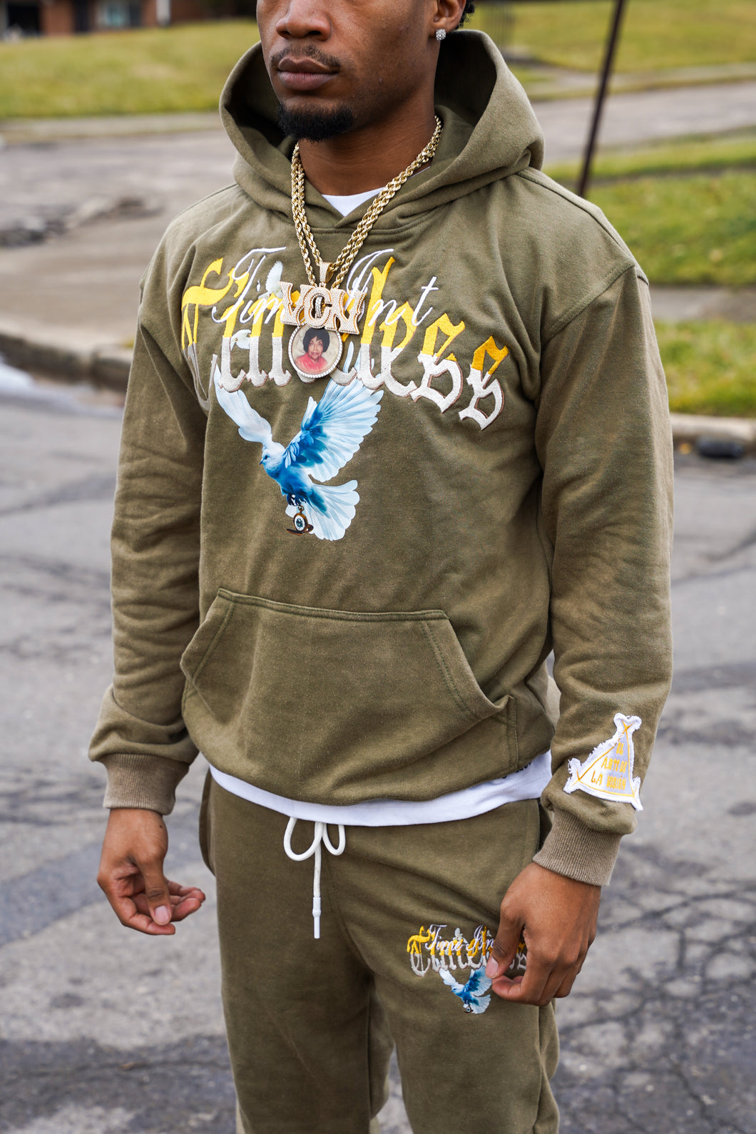 TIME ISN’T TIMELESS HOODIE ‘OLIVE’