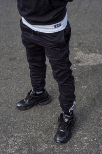 DISTRESSED PANTS ‘BLACK’