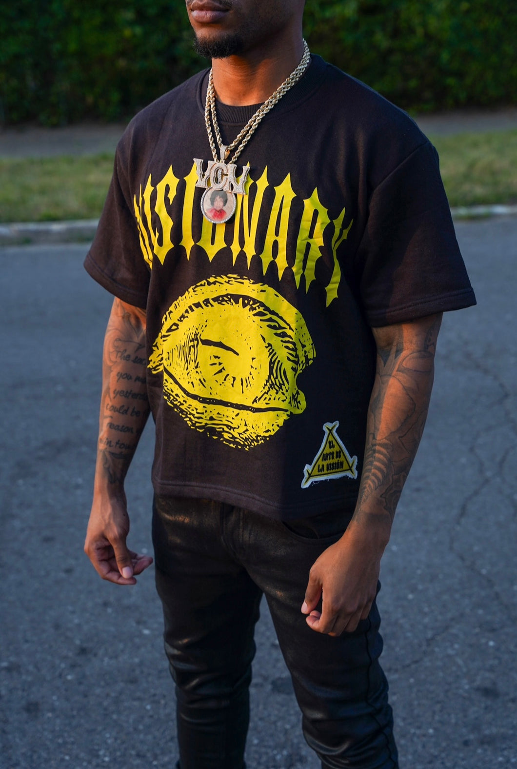 VISIONARY TEE ‘BLACK/YELLOW’