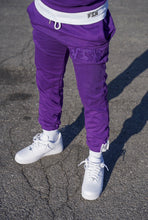 Load image into Gallery viewer, DISTRESSED PANTS ‘PURPLE’