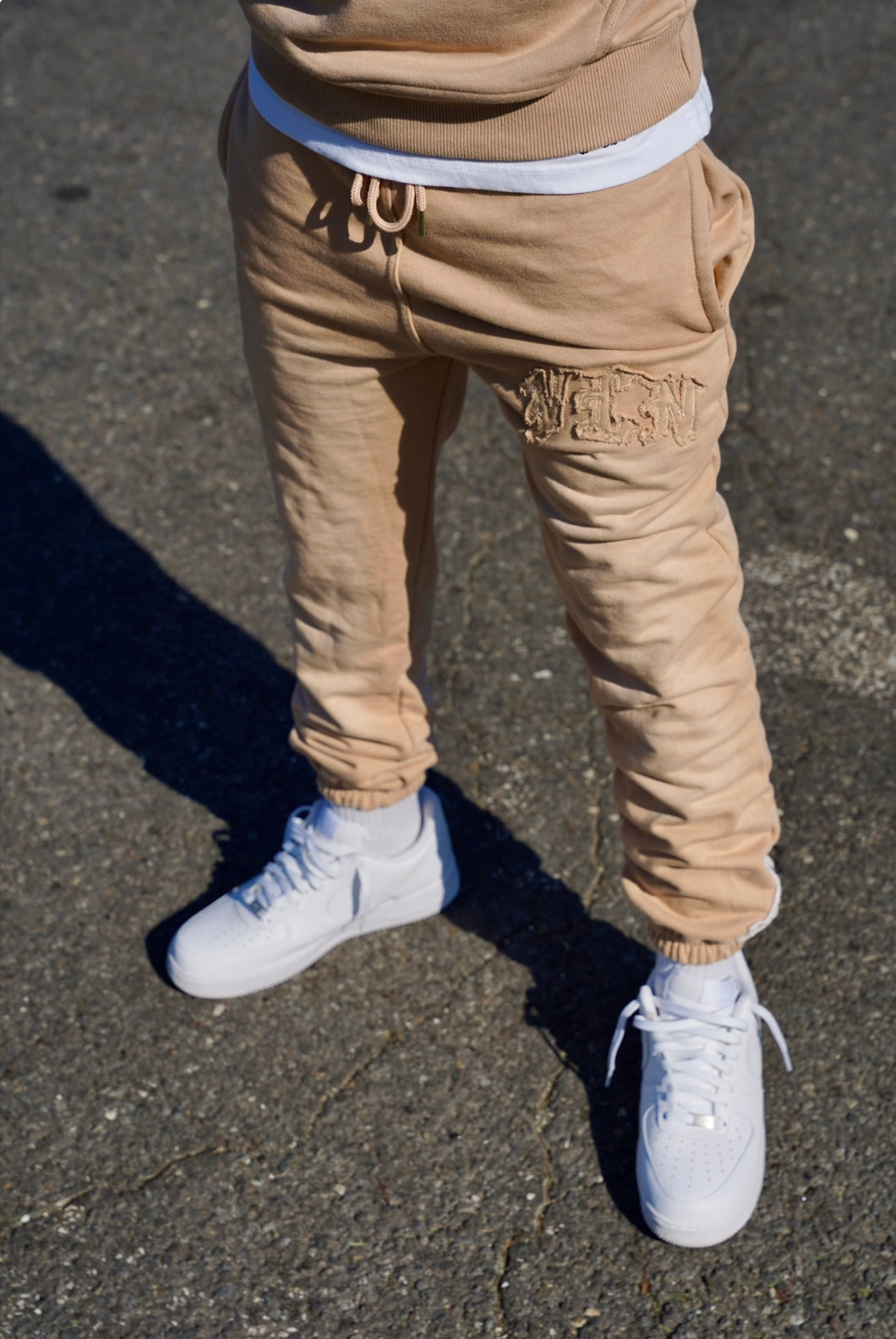 DISTRESSED PANTS ‘TAN’