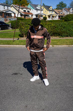 Load image into Gallery viewer, CARGO WINDBREAKER PANTS ‘75 BROWNS