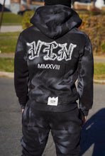 Load image into Gallery viewer, SUN FADED HOODIE ‘BLACK’